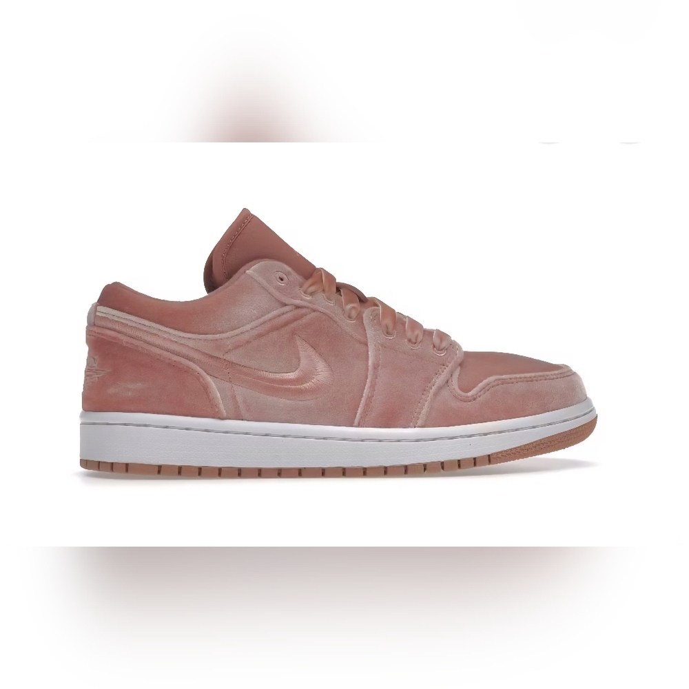Nike Air Jordan 1 Low SE Pink Velvet Women’s Size 10 Rust Pink NEW